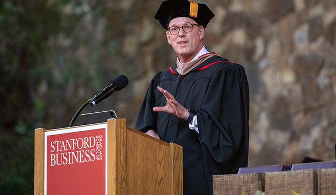 Jonathan Reckford addresses graduates of Stanford GSB. | Best Grad Photos