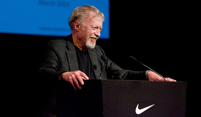 Phil Knight, MBA ’62, has been awarded the Degree of Uncommon Citizen, Stanford’s most prestigious alumni award, for decades of transformational philanthropy and service to the university. (Image credit: David Rezok / The Stanford Daily)